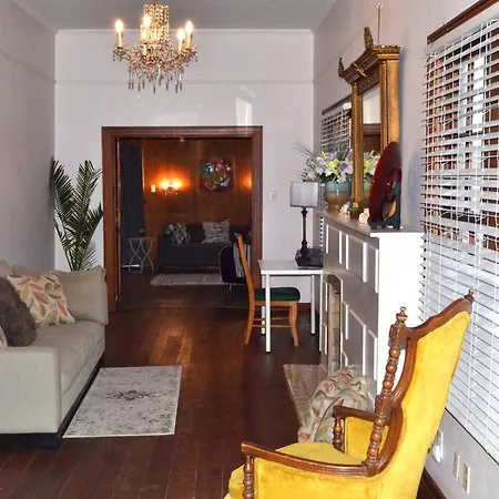 135 Clinton Family House Villa